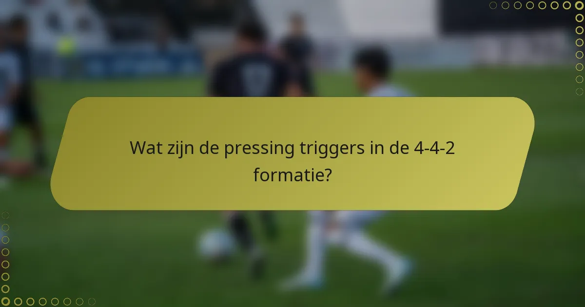 Wat zijn de pressing triggers in de 4-4-2 formatie?